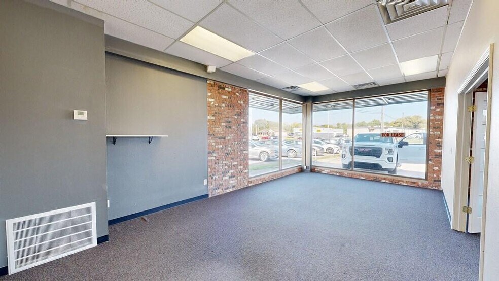 More Photos Of 1653-1655 W 4th St, Mansfield General Retail For Sale