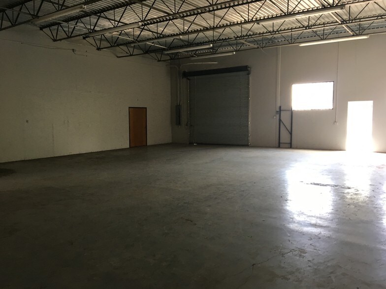 More Photos Of 567 Commerce St, Southlake Flex For Sale
