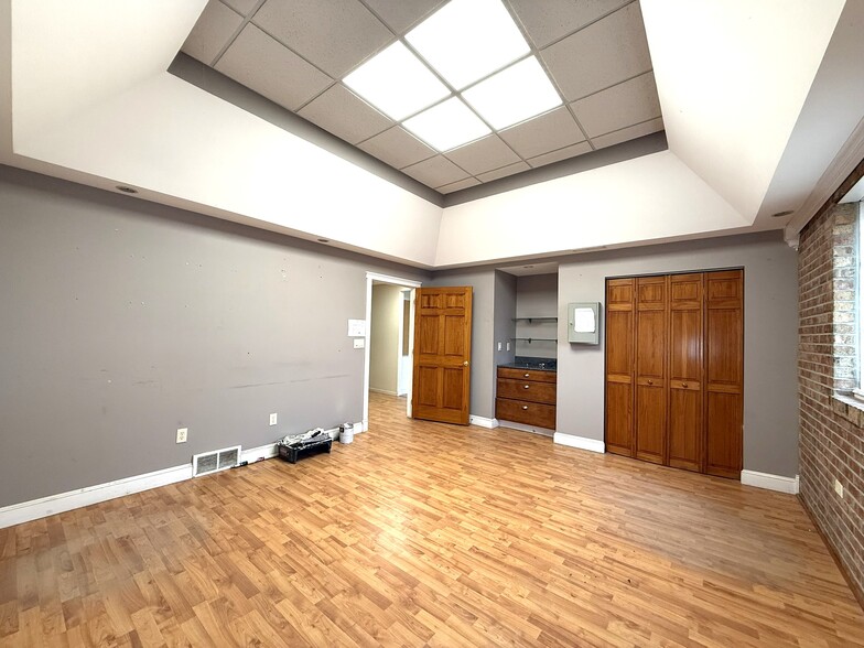 More Photos Of 4944 Ver Plank Rd, Clay Light Manufacturing For Sale