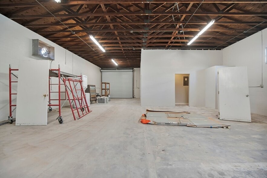 More Photos Of 327 Marion St, Daytona Beach Warehouse For Sale