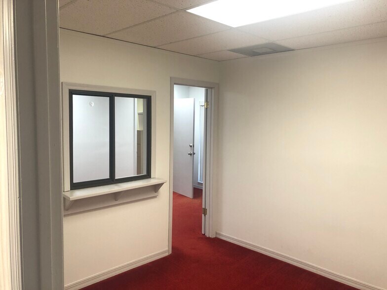 More Photos Of 826 N John St, Orlando Office For Lease