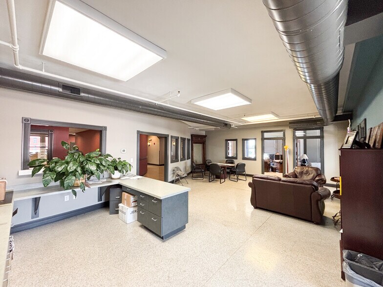 More Photos Of 431 S Jefferson Ave, Springfield Apartments For Lease