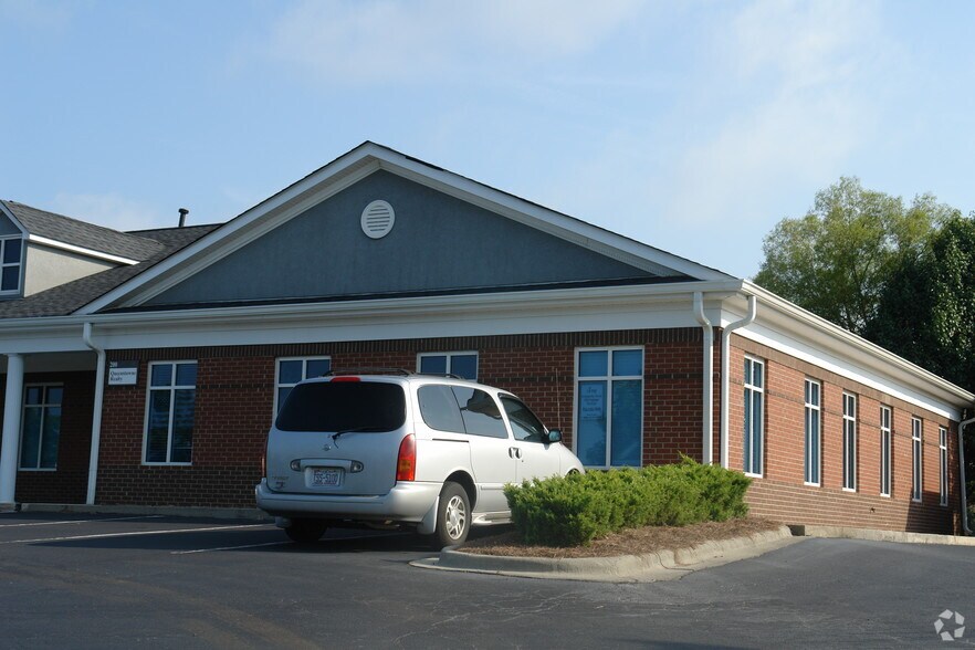 More Photos Of 10015 Park Cedar Dr, Charlotte Coworking Space