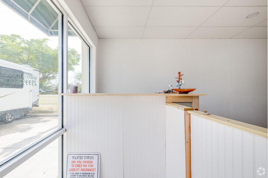 More Photos Of 227 SW 3rd Ave, Cape Coral Warehouse For Sale