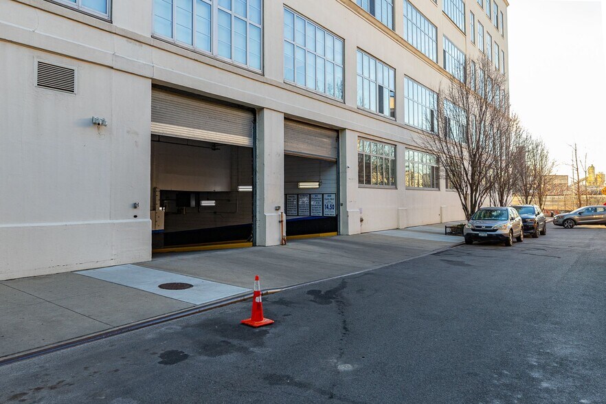 More Photos Of 2728 Thomson Ave, Long Island City Parking Garage For Sale