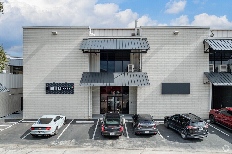 More Photos Of 12653 Memorial Dr, Houston Storefront For Lease