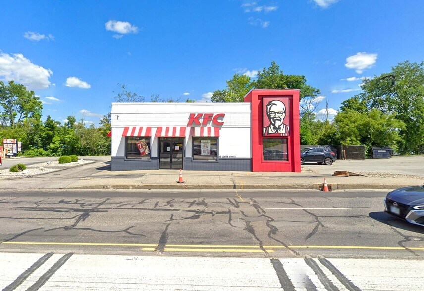 More Photos Of 63 Center St, Auburn Fast Food For Lease