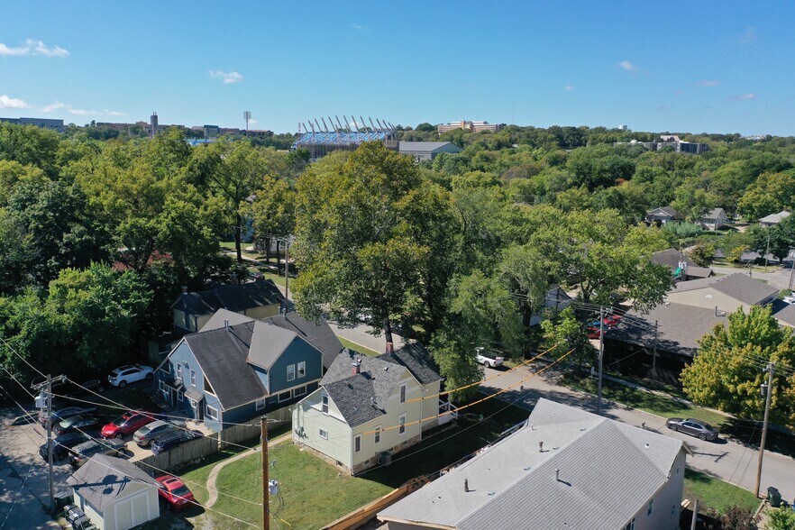 More Photos Of 912 Indiana St, Lawrence Apartments For Sale