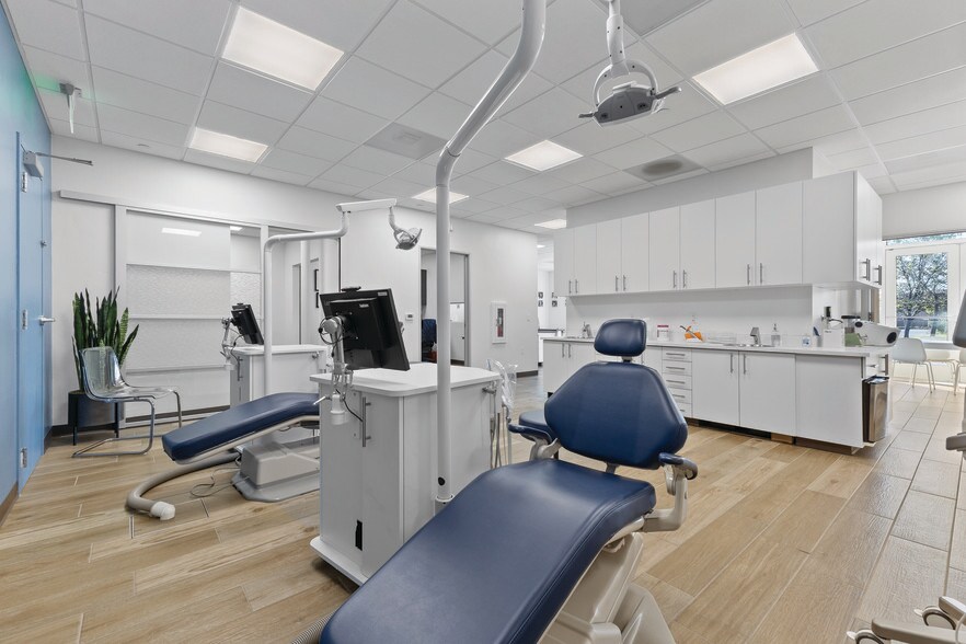 More Photos Of 421 S Cloverdale Blvd, Cloverdale Freestanding For Sale