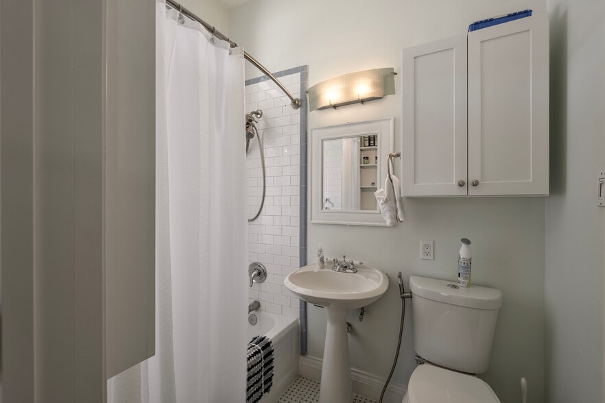 More Photos Of 3312 Crawford St, Houston Apartments For Sale