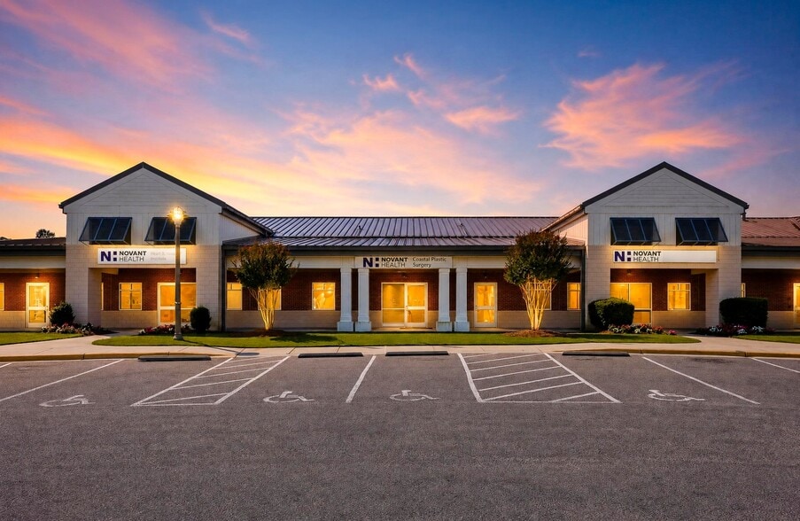 Primary Photo Of 584 Hospital Dr NE, Bolivia Medical For Lease