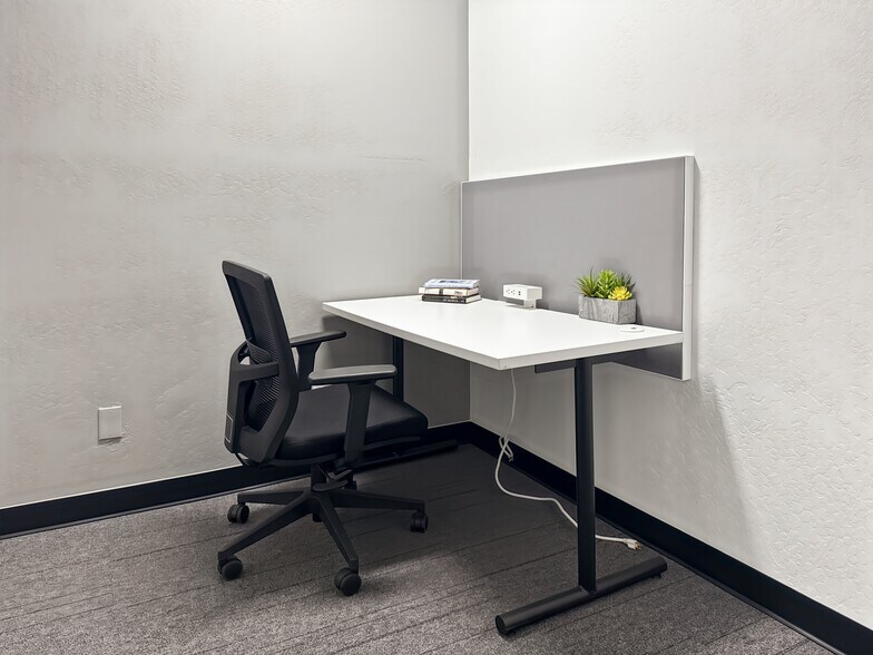 More Photos Of 560 W Brown Rd, Mesa Coworking Space