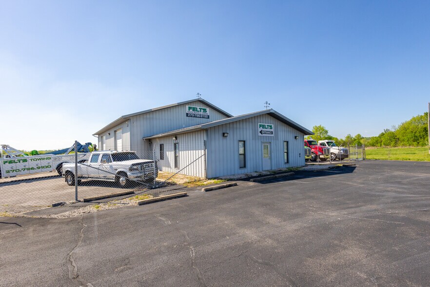 More Photos Of 267 N Graham St, Bowling Green Light Distribution For Sale