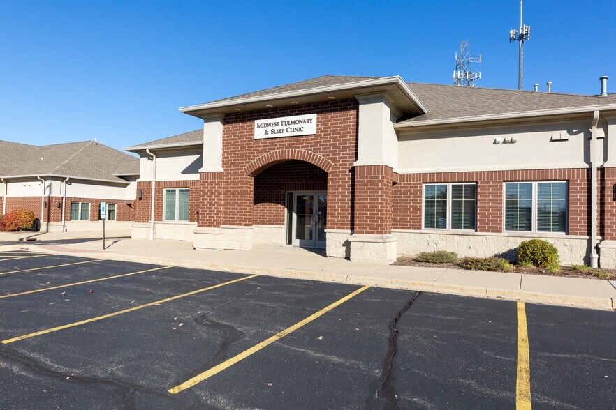 More Photos Of 1446 Merchant Dr, Algonquin Medical For Sale