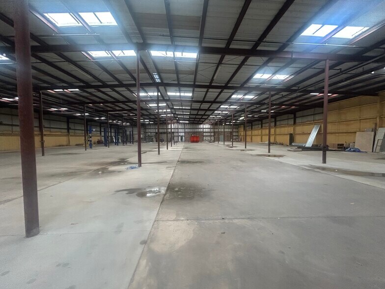 More Photos Of 3031 NE 23rd St, Oklahoma City Warehouse For Sale
