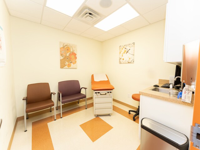 More Photos Of 1051-1103 W Sherman Ave, Vineland Medical For Lease