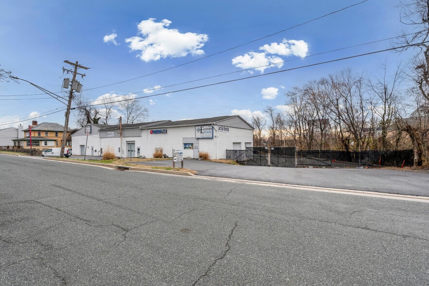 More Photos Of 1923 Old Eastern Ave, Essex Service For Lease