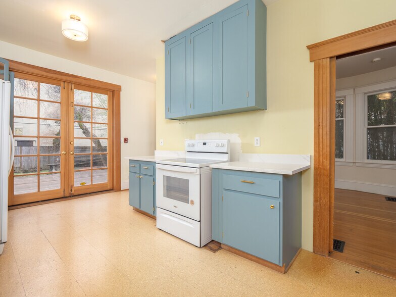 More Photos Of 317 NE Sacramento St, Portland Office For Sale