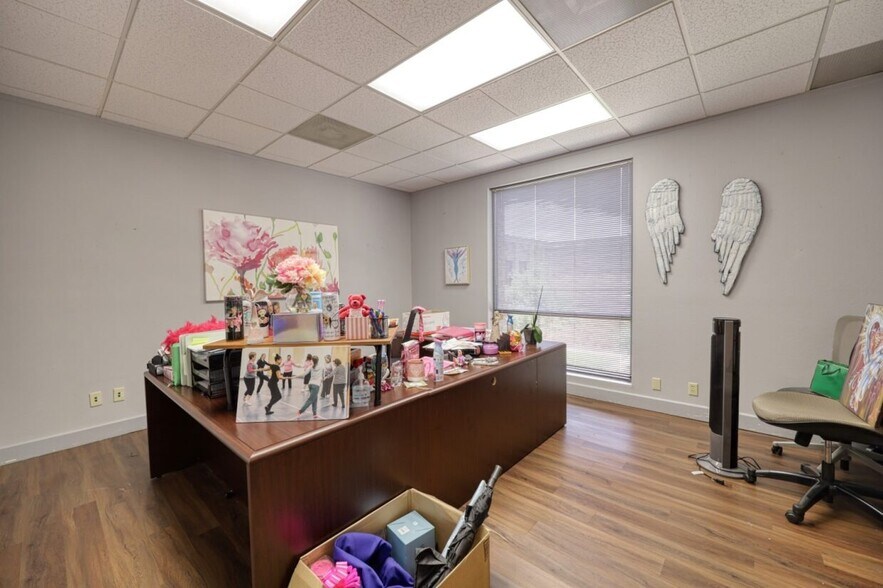 More Photos Of 2929 Mossrock Dr, San Antonio Office For Lease