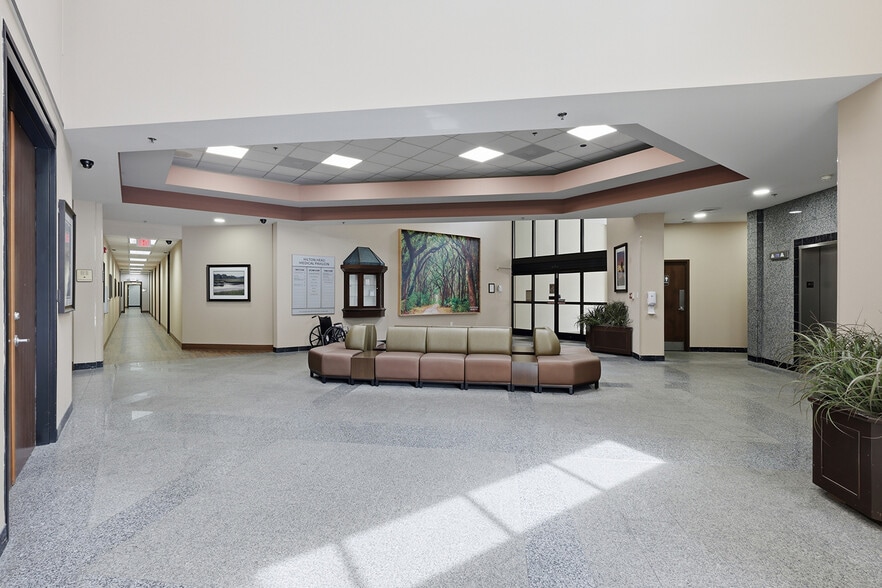 More Photos Of 25 Hospital Center Blvd, Hilton Head Medical For Lease