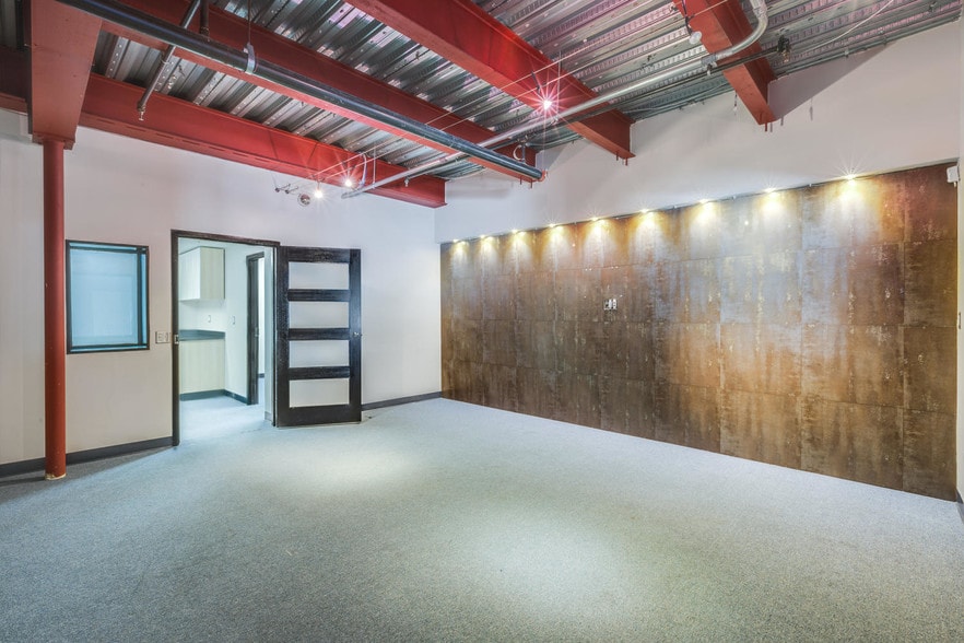 More Photos Of 435-437 N Varney St, Burbank Warehouse For Lease