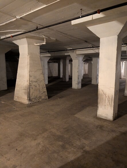 More Photos Of 120 E Hollis St, Nashua Warehouse For Lease