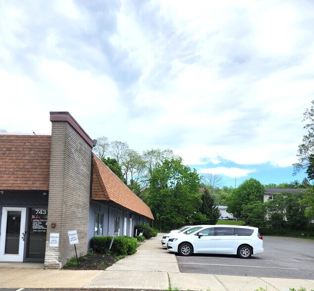 More Photos Of 743 Columbia Tpke, East Greenbush Medical For Lease