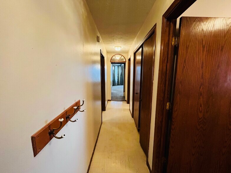 More Photos Of 919 S Pine St, Norfolk Flex For Sale