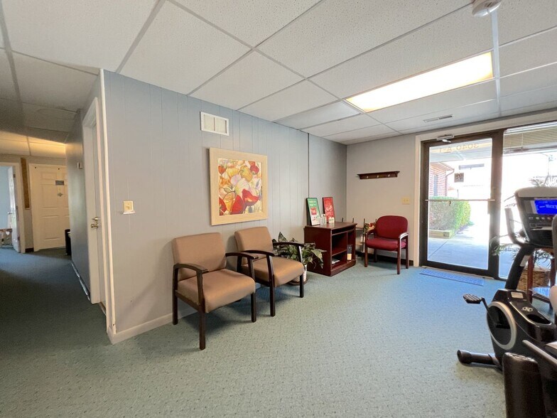 More Photos Of 3042 Berkmar Dr, Charlottesville Office For Lease