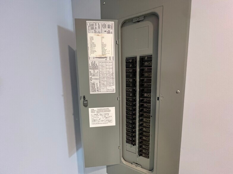 More Photos Of 13135 Kings Lake Dr, Gibsonton Medical For Lease