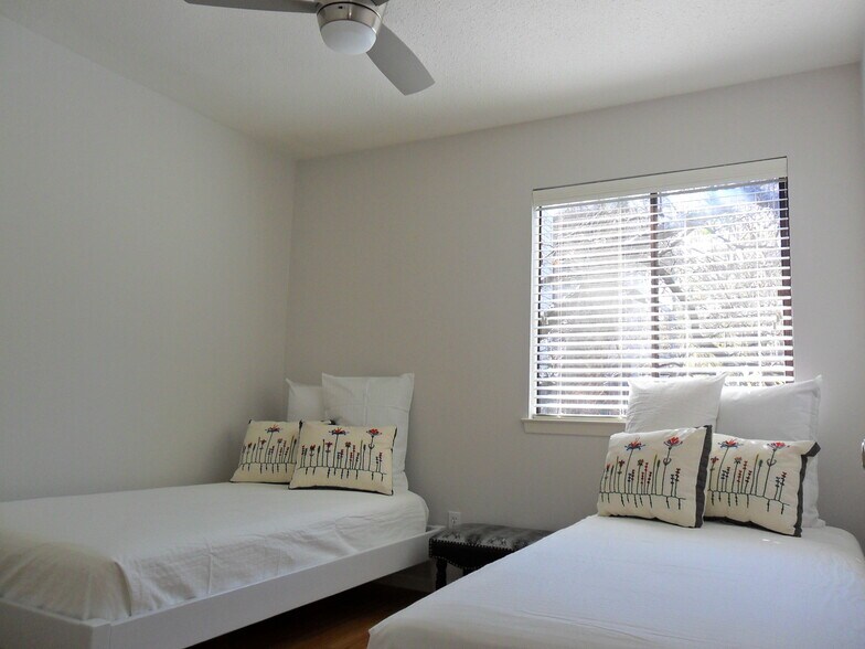 More Photos Of 708-800 S 1st St, Austin Multifamily For Sale