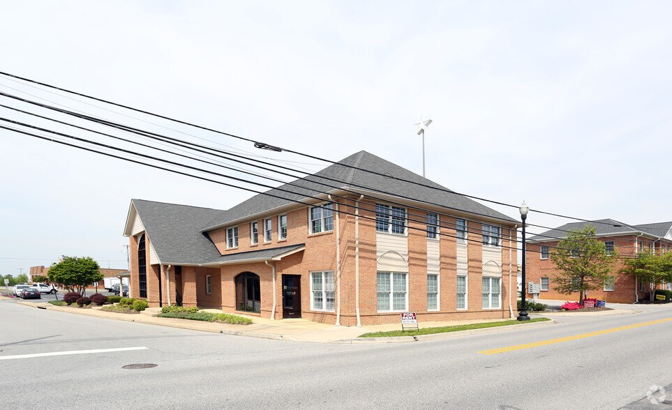 More Photos Of 200 Howard St, La Plata Office For Sale