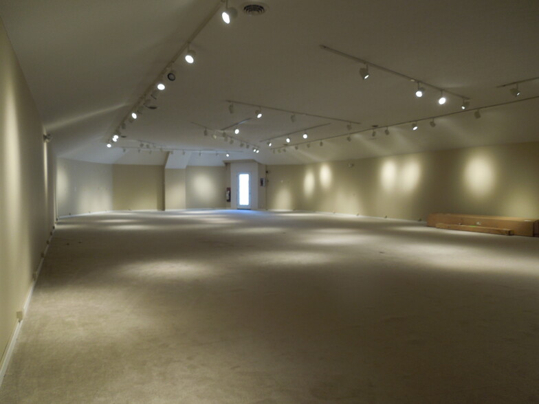 More Photos Of 15 N High St, Covington Storefront For Sale