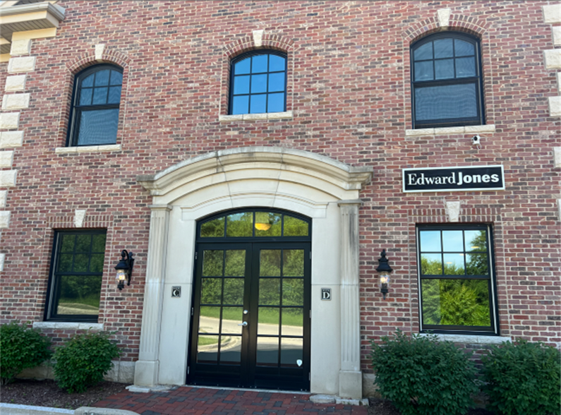 More Photos Of 770 Beacon St, West Dundee Medical For Sale