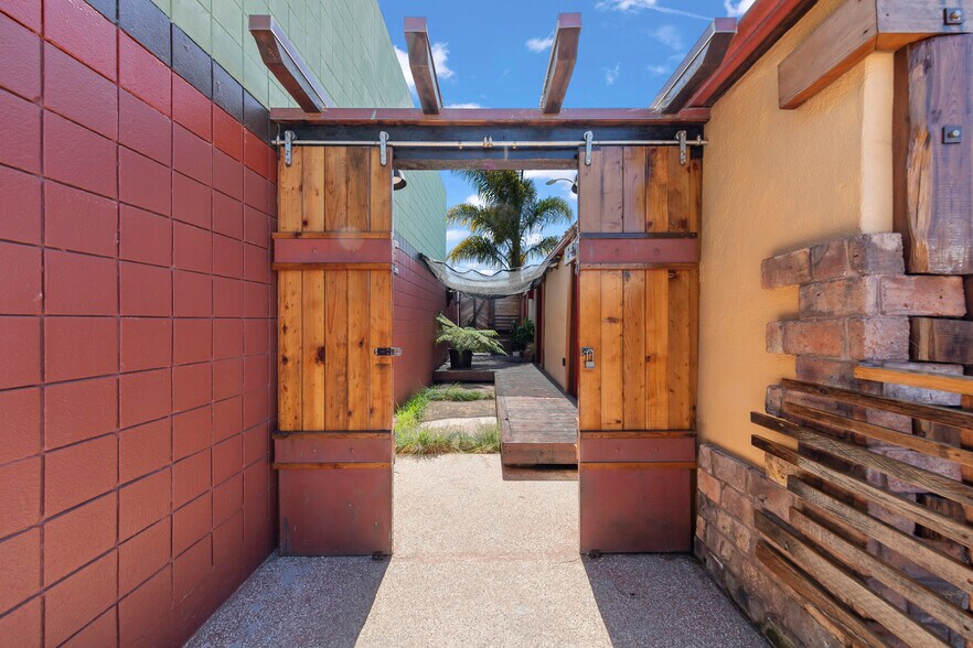 More Photos Of 1637 Del Monte Blvd, Seaside Storefront For Sale