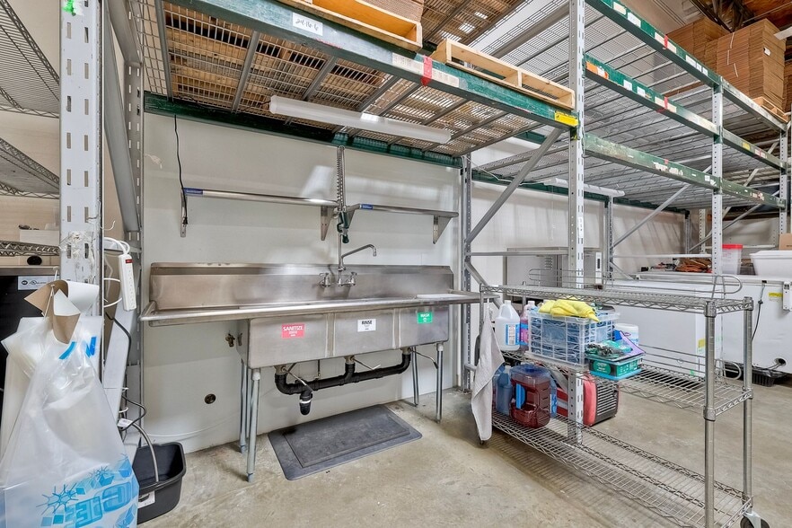 More Photos Of 13200 Kirkham Way, Poway Warehouse For Sale