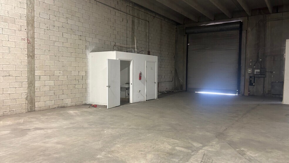 More Photos Of 6326 NW 72nd Ave, Miami Warehouse For Lease