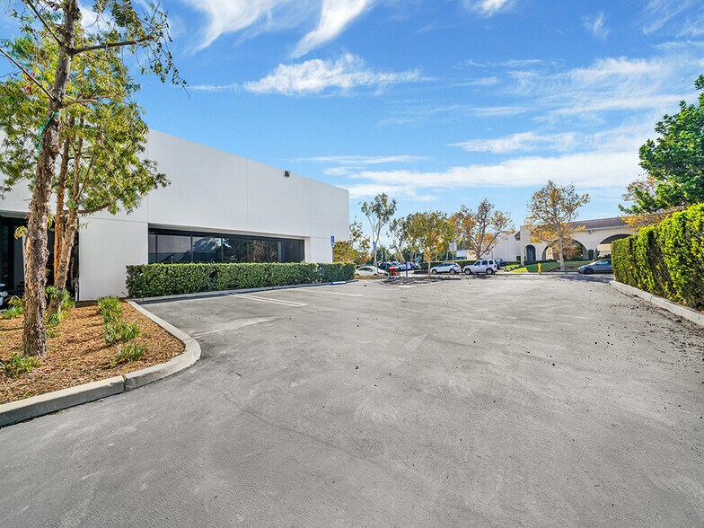 More Photos Of 1821 Kettering St, Irvine Warehouse For Lease