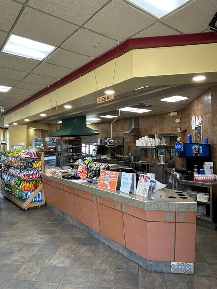 More Photos Of 5 Horton Pl, Topsham Restaurant For Lease