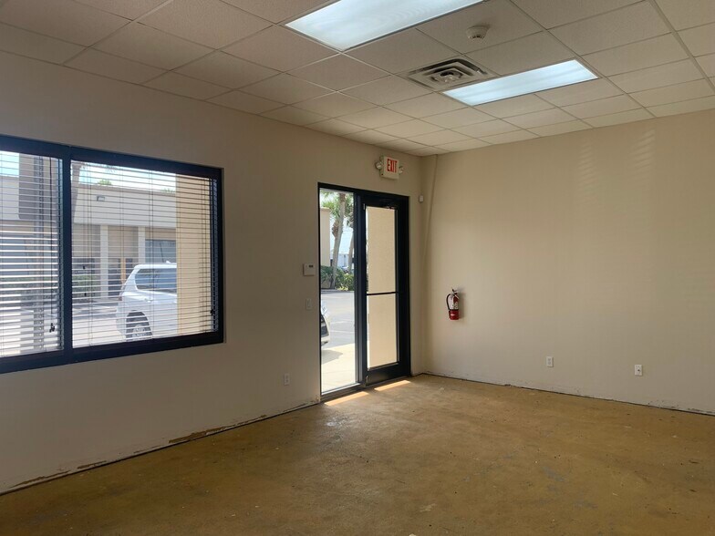 More Photos Of 2178 Andrea Ln, Fort Myers Light Distribution For Lease