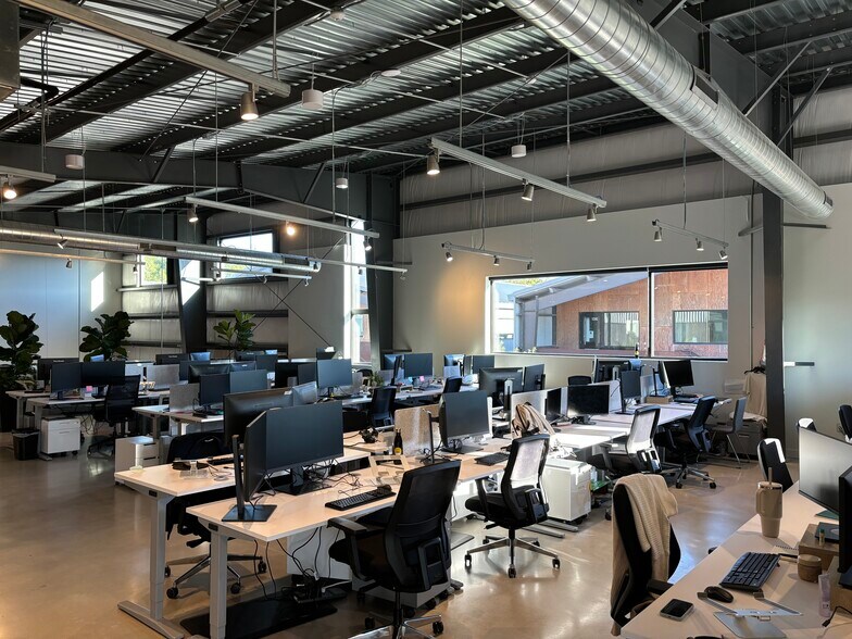 More Photos Of 1023 Springdale Rd, Austin Office For Lease