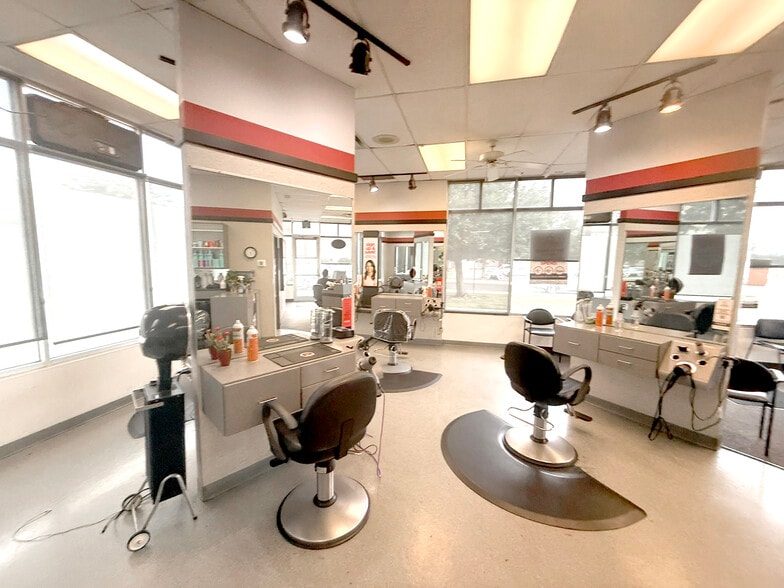 More Photos Of 303 S Broadway, Denver Storefront For Lease