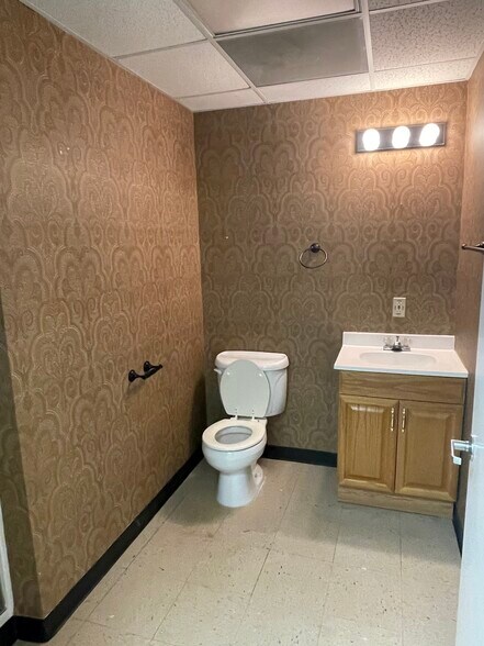 Primary Photo Of 7456 Reindeer Trl, San Antonio Warehouse For Lease