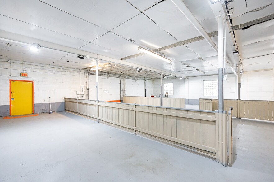 More Photos Of 4616 W Fullerton Ave, Chicago Light Manufacturing For Sale