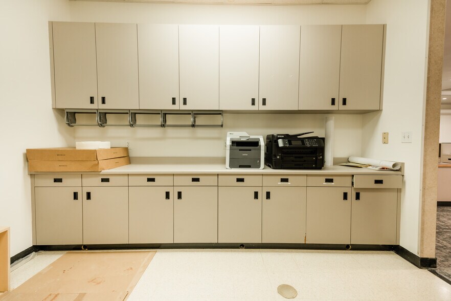 More Photos Of 2001 W Caldwell Ave, Visalia General Retail For Sale