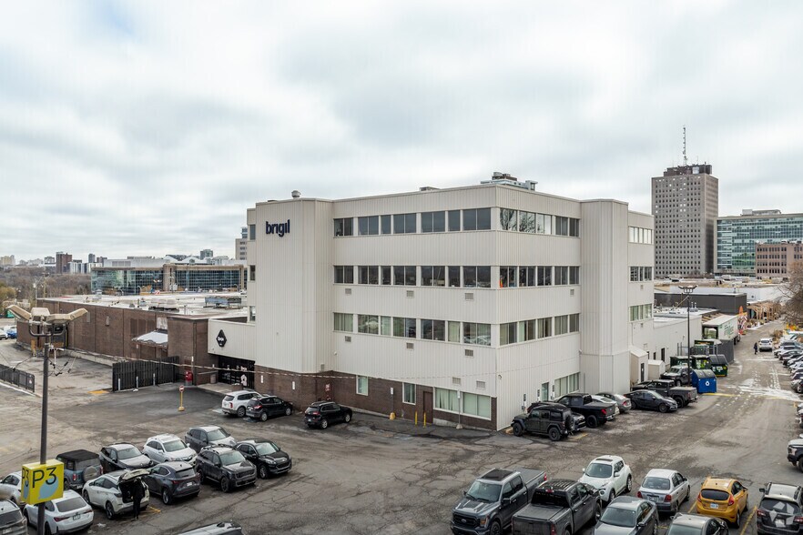 More Photos Of 425 Boul Saint-Joseph, Gatineau Storefront For Lease
