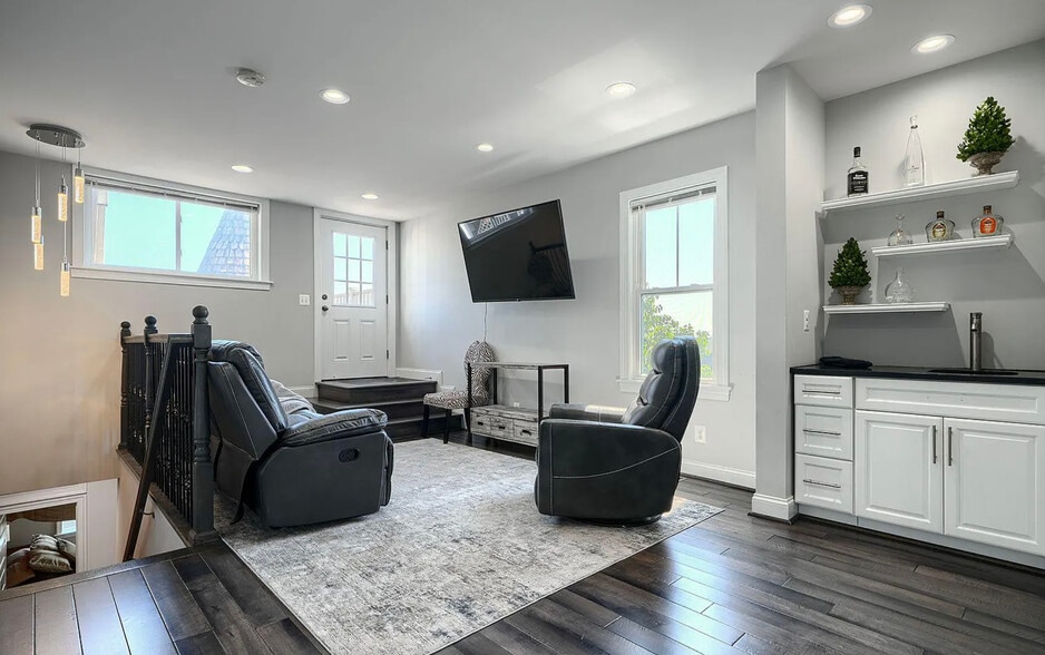 More Photos Of 635 E Fort Ave, Baltimore Specialty For Sale