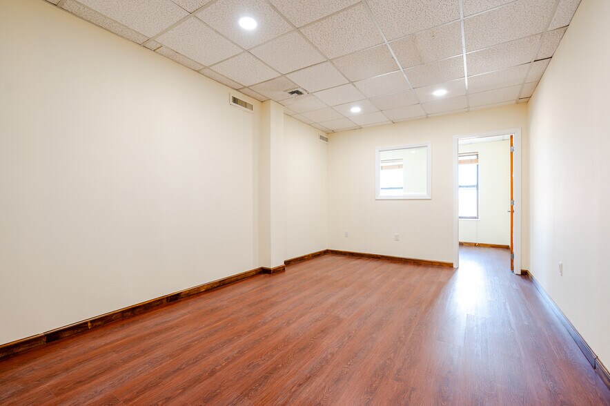 More Photos Of 20 W Park Ave, Long Beach Storefront Retail Office For Sale