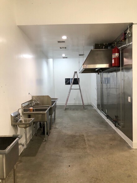 More Photos Of 20849-20857 Sherman Way, Winnetka Storefront For Lease