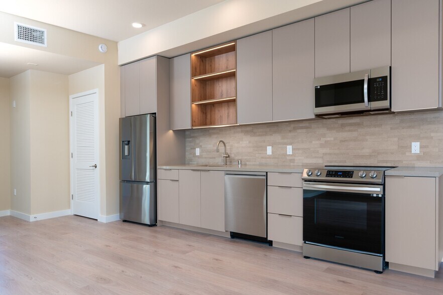 More Photos Of 1511 N Fairfax Ave, Los Angeles Apartments For Lease